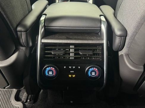 Certified 2025 Land Rover Range Rover SV image 26