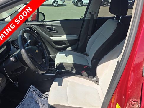 Used 2021 Chevrolet Trax LS w/ Tint and Cruise Package FWD image 5