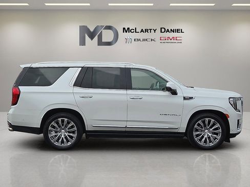 Used 2023 GMC Yukon Denali w/ Denali Reserve Package image 6