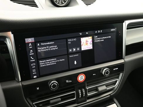 Certified 2026 Porsche Macan AWD/4WD image 21