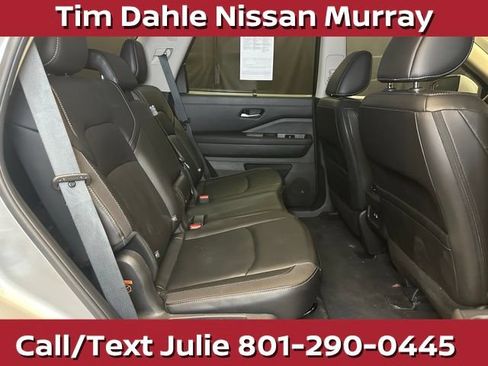 Used 2023 Nissan Pathfinder SL AWD/4WD image 18