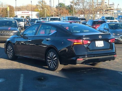 Used 2024 Nissan Altima 2.5 SV FWD image 5