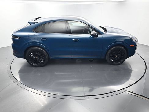 Certified 2025 Porsche Cayenne Coupe AWD/4WD image 38