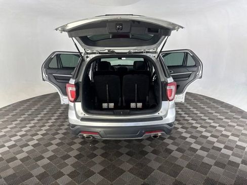 Used 2018 Ford Explorer XLT AWD/4WD image 17