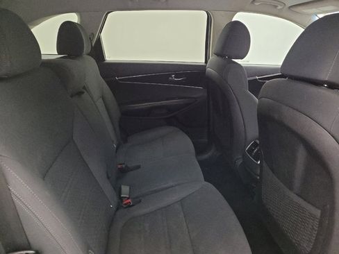 Used 2020 Kia Sorento LX AWD/4WD image 19