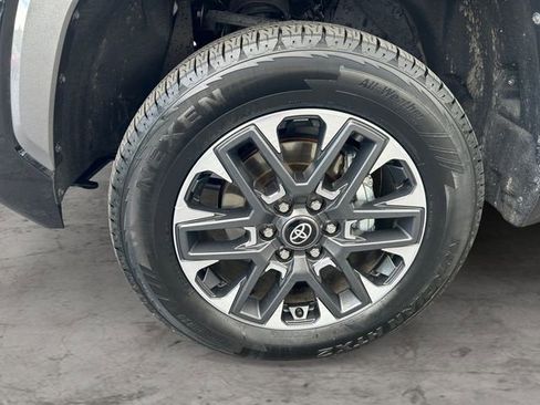 Used 2025 Toyota Tundra Limited AWD/4WD image 9