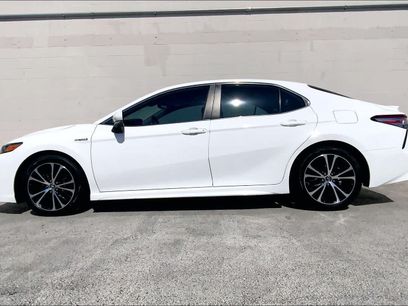 Used 2020 Toyota Camry SE w/ Sunroof Package