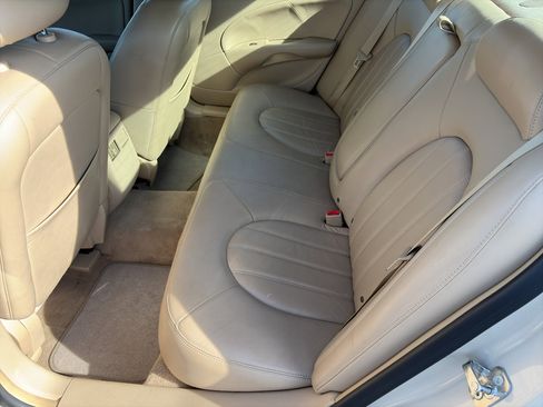 Used 2011 Buick Lucerne CXL image 3