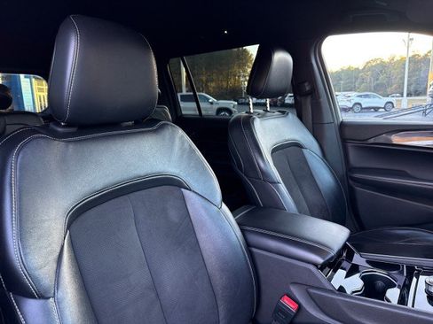 Used 2023 Jeep Grand Cherokee L Laredo image 11