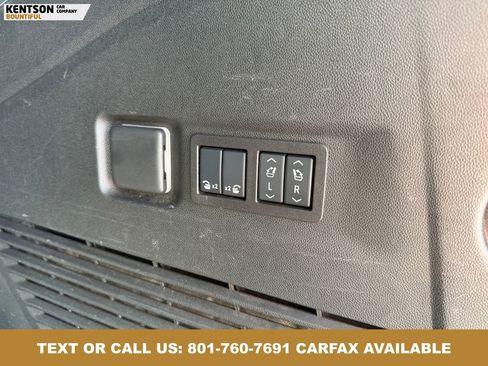 Used 2025 GMC Yukon XL Denali AWD/4WD image 36