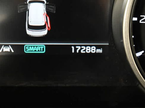 Used 2024 Kia Carnival EX image 25