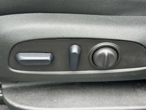 Used 2024 GMC Terrain SLT image 24