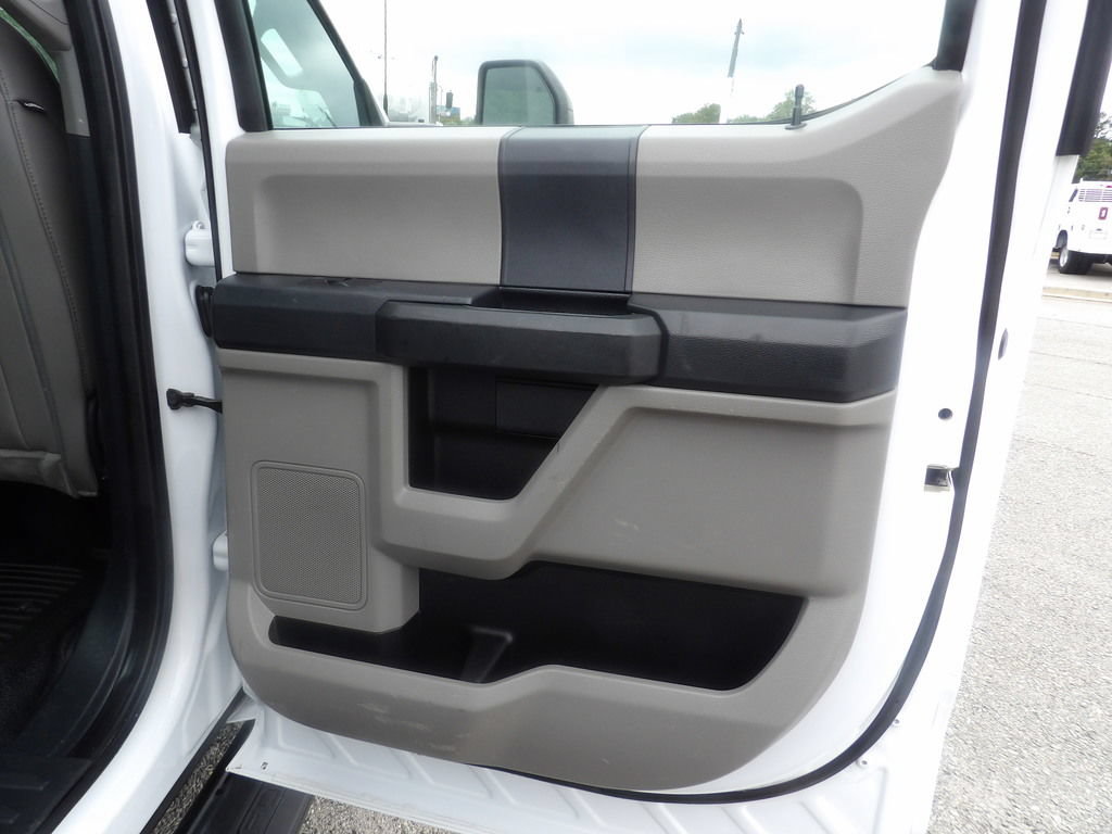 Used 2022 Ford F550 2WD Crew Cab Super Duty w/ Power Equipment Group image 32