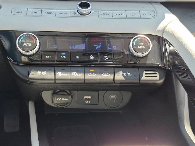 Used 2025 Hyundai Elantra Limited FWD image 23