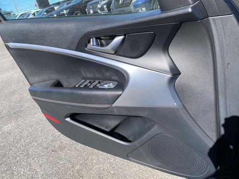 Used 2019 Genesis G70 2.0T Advanced AWD/4WD image 21