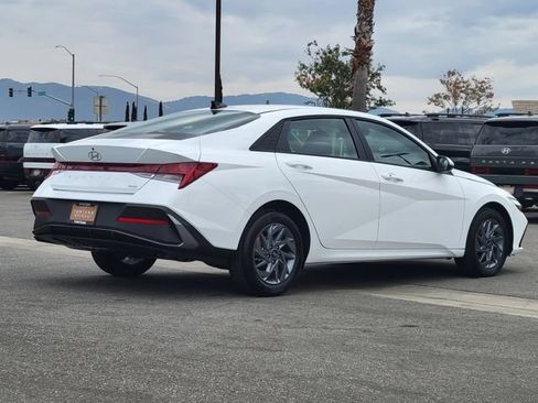 New 2026 Hyundai Elantra Hybrid FWD image 4