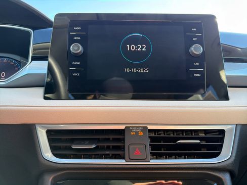 Certified 2025 Volkswagen Taos SEL image 21