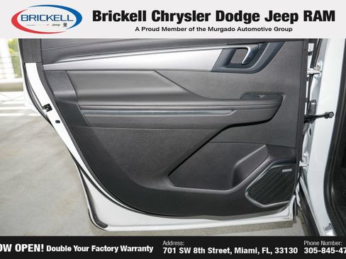Used 2025 Buick Enclave Preferred FWD image 13