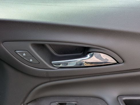 Used 2022 Chevrolet Equinox LT FWD image 34