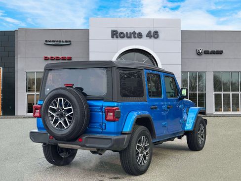 Used 2025 Jeep Wrangler Unlimited Sahara w/ Safety Group image 5