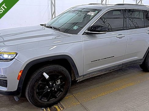 Used 2022 Jeep Grand Cherokee Limited AWD/4WD image 1