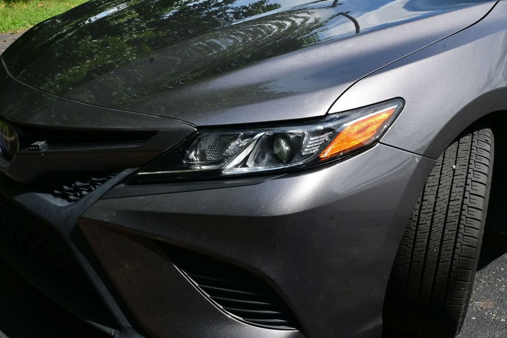 Used 2018 Toyota Camry SE w/ Moonroof Package FWD image 33