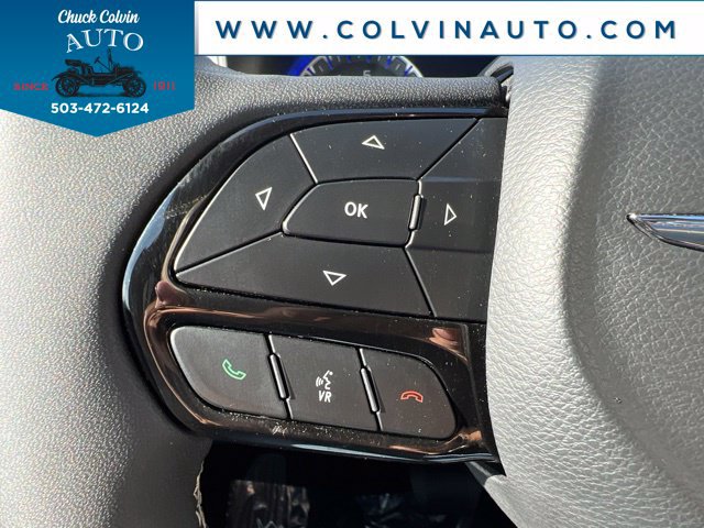 Used 2025 Chrysler Pacifica Limited FWD image 18