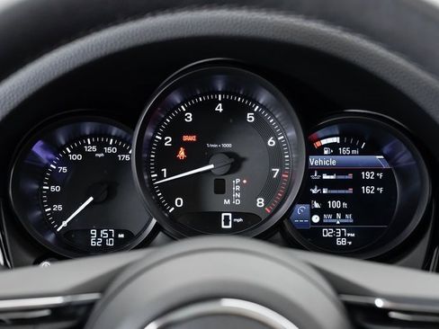 Used 2025 Porsche Macan image 16