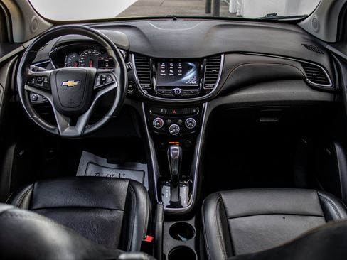 Used 2017 Chevrolet Trax Premier w/ Driver Confidence II Package AWD/4WD image 21