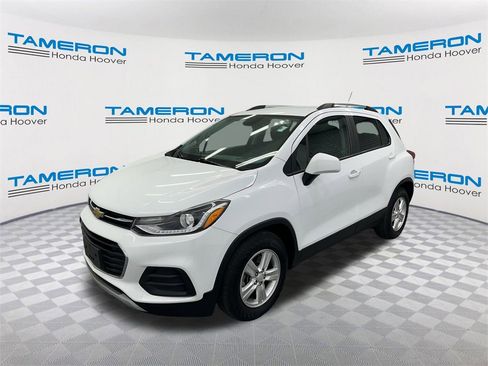 Used 2022 Chevrolet Trax LT w/ LT Convenience Package image 1