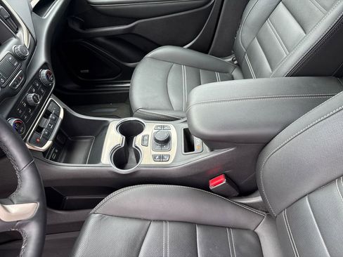 Used 2024 GMC Terrain Denali w/ Denali Premium Package AWD/4WD image 36