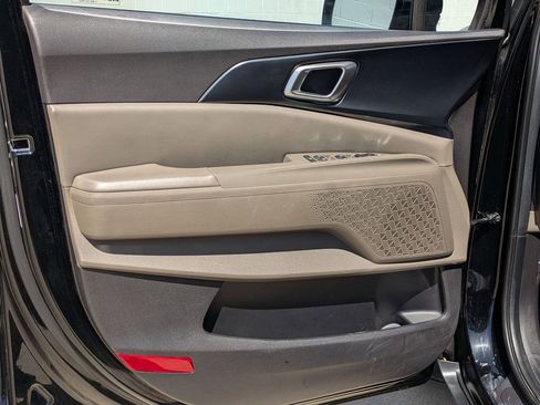 Used 2025 Kia Carnival FWD image 11