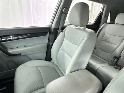 Used 2013 Kia Sorento LX image 13