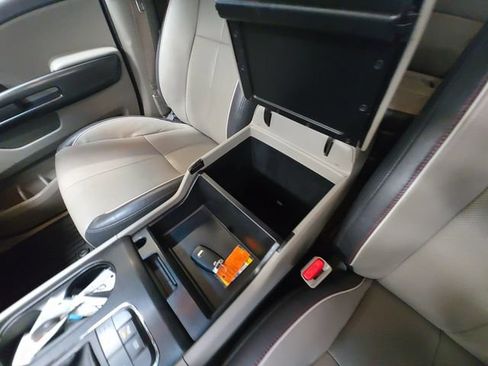 Used 2017 Kia Sedona LX w/ LX Essentials Premium Package FWD image 27