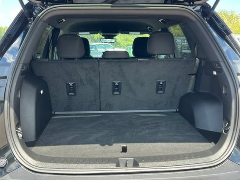 Used 2025 Chevrolet Equinox LT w/ Safety and Technology Package FWD image 28