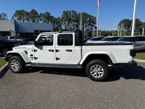 Used 2023 Jeep Gladiator Sport AWD/4WD image 13