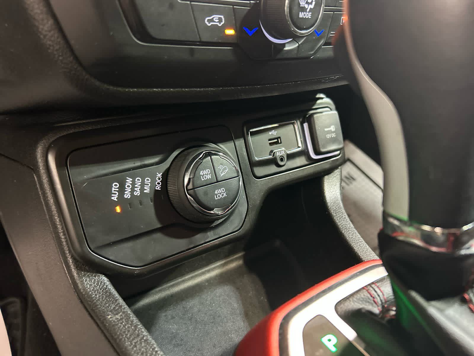 Used 2022 Jeep Renegade Trailhawk AWD/4WD image 7