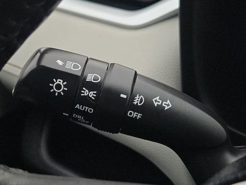 Used 2021 Toyota RAV4 XLE w/ Convenience Package image 29