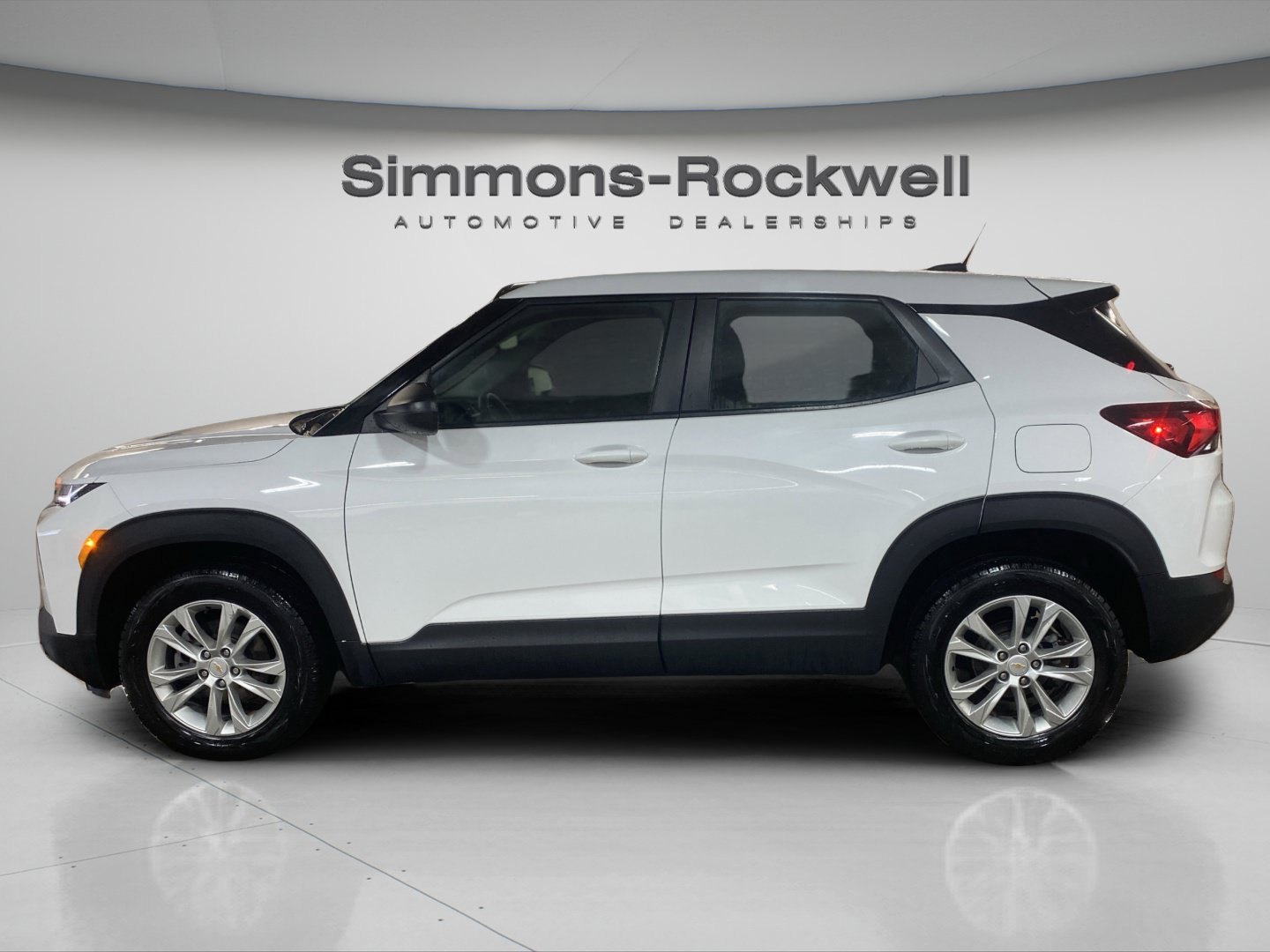 Used 2023 Chevrolet TrailBlazer LS AWD/4WD image 2