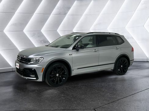 Used 2021 Volkswagen Tiguan SE R-Line image 3