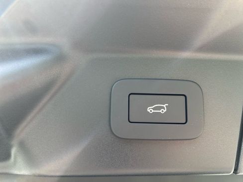 New 2026 Land Rover Range Rover Velar Dynamic SE image 28