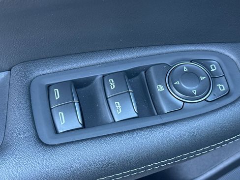 Used 2025 Cadillac XT5 Luxury w/ LPO, Red Accent Package image 12