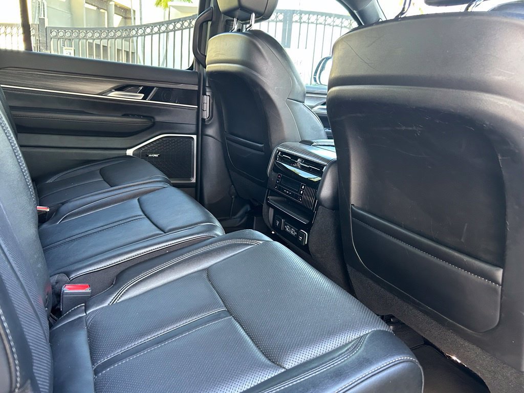 Used 2024 Jeep Wagoneer Series II w/ Flexible Seating Group RWD image 34
