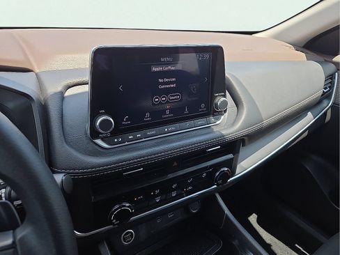 Used 2023 Nissan Rogue S AWD/4WD image 16