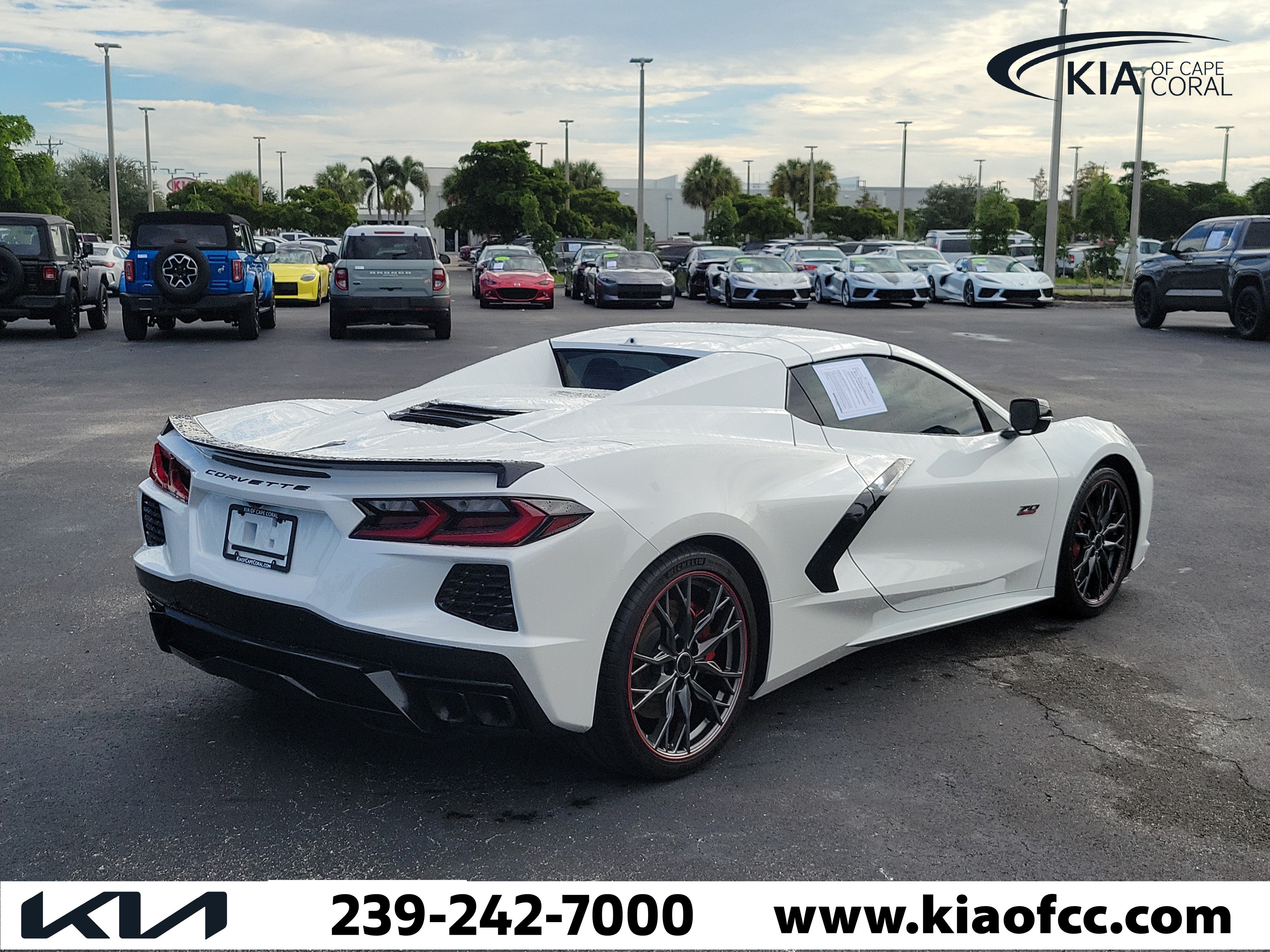 Used 2023 Chevrolet Corvette Stingray Premium Conv w/ Z51 Performance Package RWD image 7