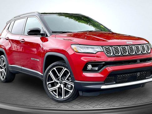 Used 2025 Jeep Compass Limited AWD/4WD image 13