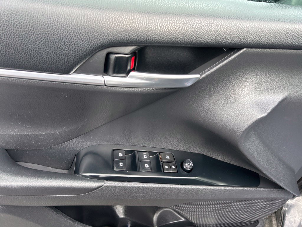 Used 2018 Toyota Camry SE w/ Convenience Package FWD image 17