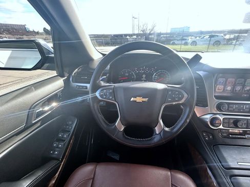 Used 2020 Chevrolet Suburban Premier w/ Premier Plus Edition image 13