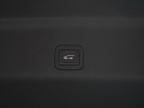 Used 2024 Chevrolet Suburban High Country w/ Premium Package image 17