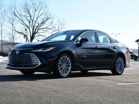 Used 2019 Toyota Avalon Limited image 3